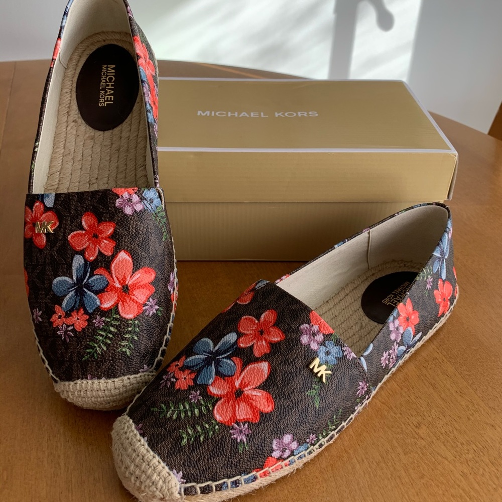 COPY - GORGEOUS 🤩 Michael Kors Espadrille Canvas Brown Floral Signature Sneaker…